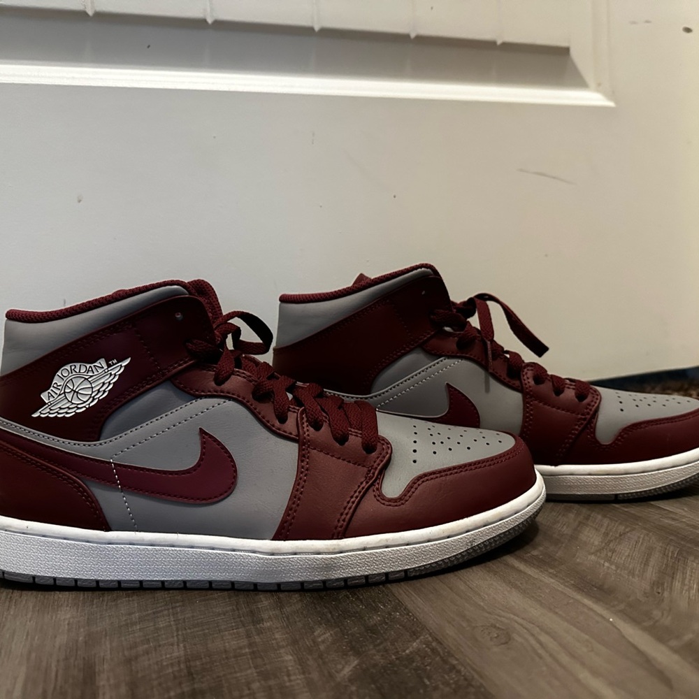 Jordan Men's Burgundy and Gray Sneakers